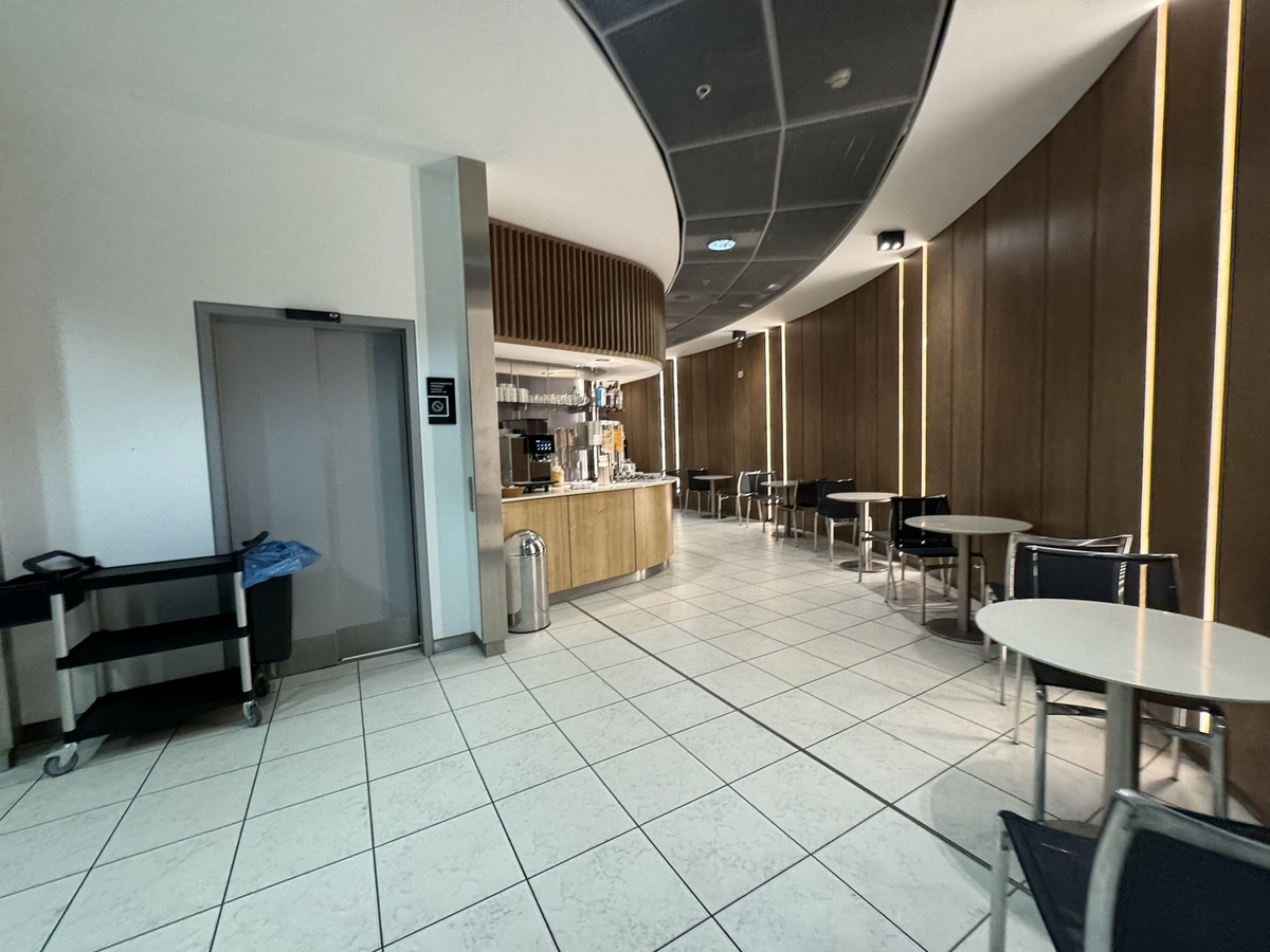 【ケルン・ボン空港プライオリティパス体験談】④The Lounge Koeln-Bonnは快適？シャワーや食事・ドリンクは？