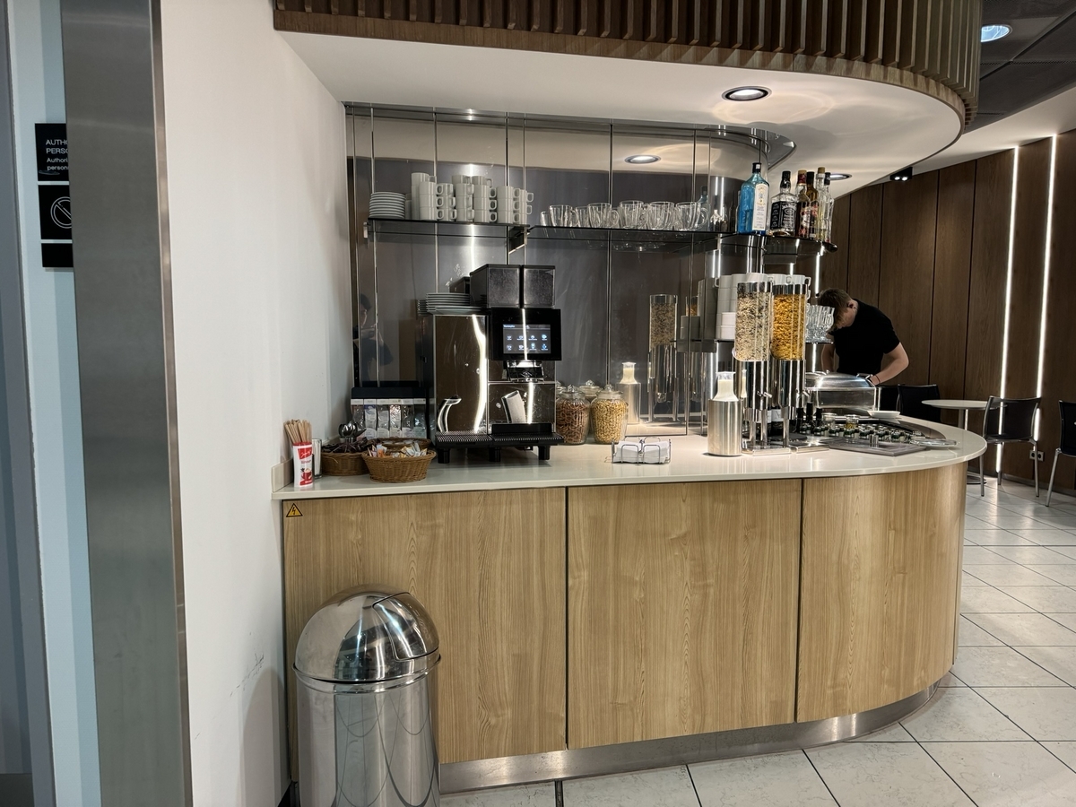 【ケルン・ボン空港プライオリティパス体験談】④The Lounge Koeln-Bonnは快適？シャワーや食事・ドリンクは？