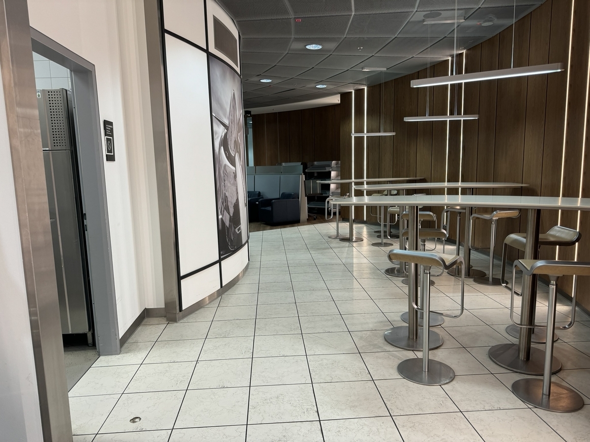 【ケルン・ボン空港プライオリティパス体験談】④The Lounge Koeln-Bonnは快適？シャワーや食事・ドリンクは？