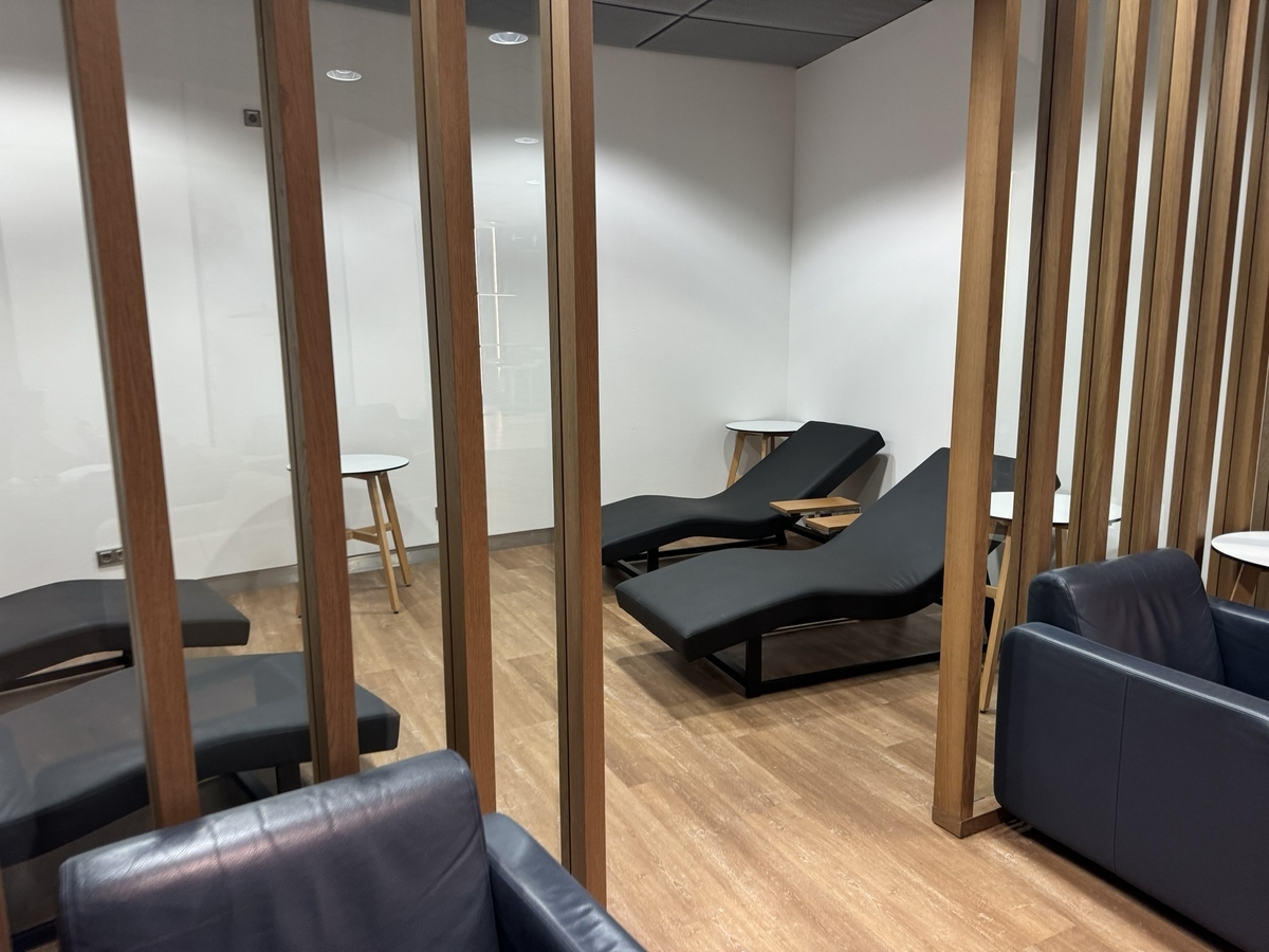 【ケルン・ボン空港プライオリティパス体験談】④The Lounge Koeln-Bonnは快適？シャワーや食事・ドリンクは？