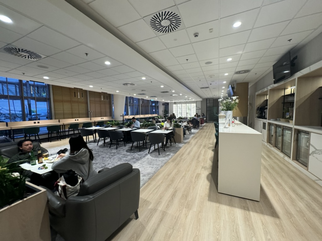 【ワルシャワ・ショパン空港プライオリティパス体験談】⑤Etiuda Executive Loungeは快適？シャワーや食事・ドリンクは？