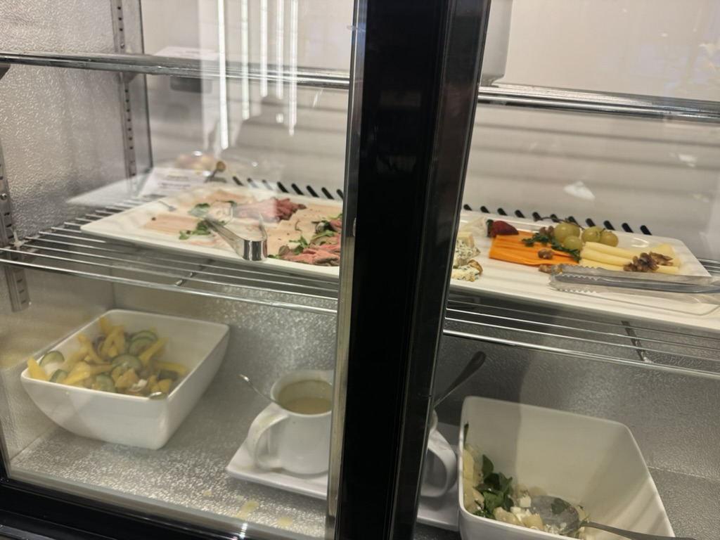 【ワルシャワ・ショパン空港プライオリティパス体験談】⑤Etiuda Executive Loungeは快適？シャワーや食事・ドリンクは？