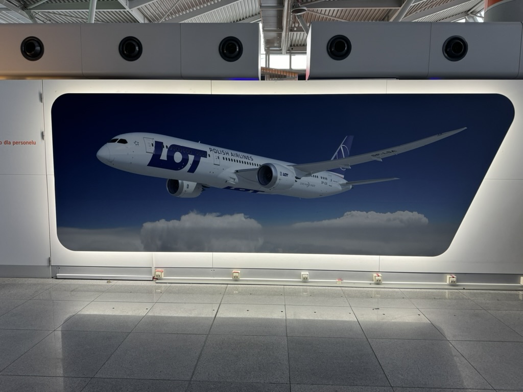 【はじめに】①LOTポーランド航空とは？どこの国の航空会社？LCC？