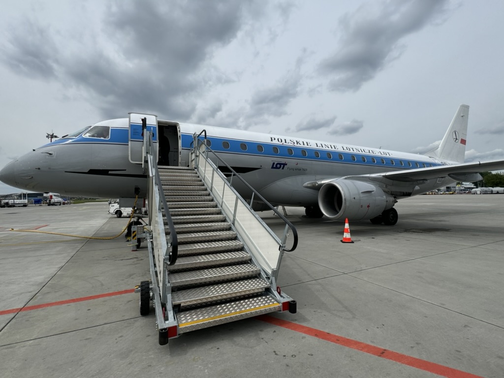 【12:30〜】ワルシャワ・ショパン空港に到着・入国