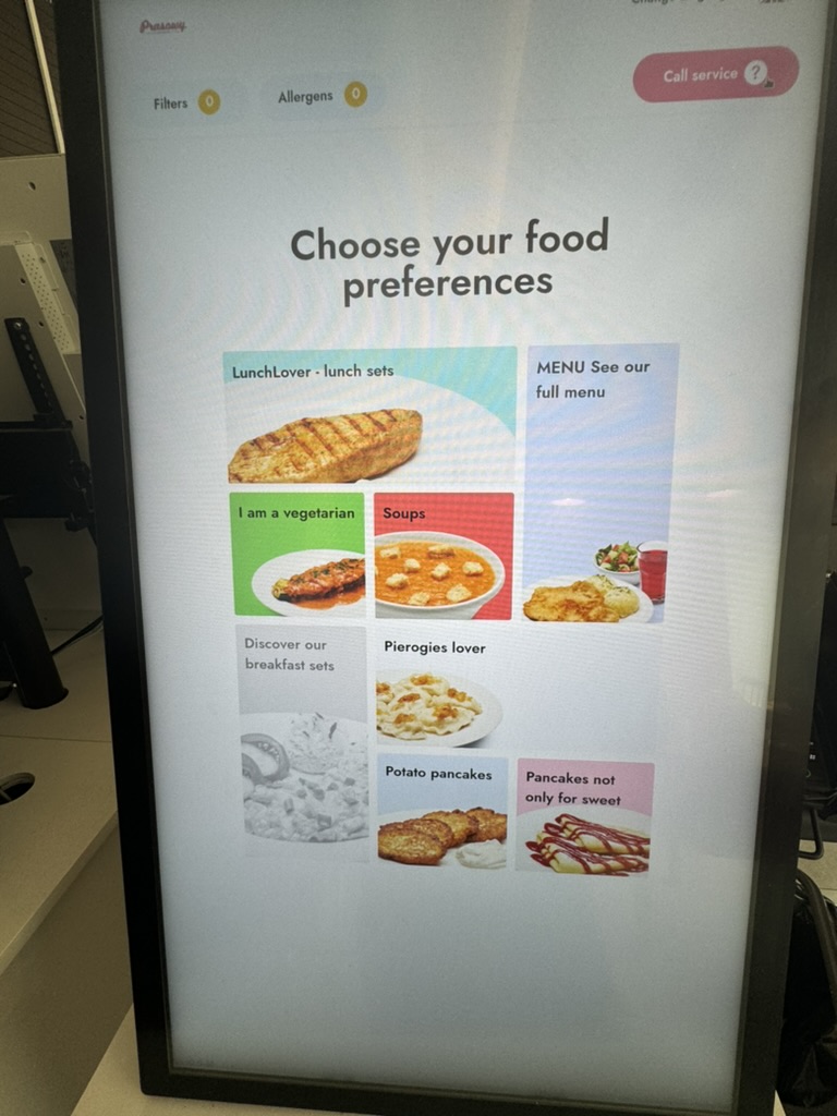 【14:30〜】旧社会主義時代から続くレストラン、ミルクバーにてランチ@プラソヴィ食堂