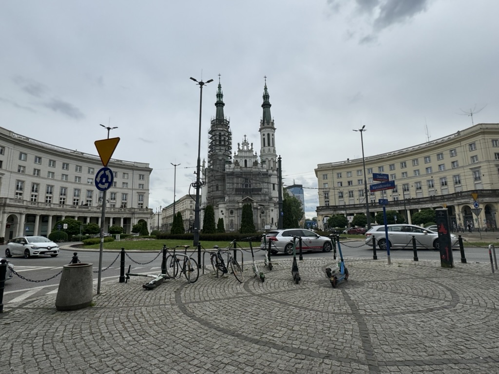 【15:10〜】食後はワルシャワ市内を散策しながらワルシャワ中央駅エリアまで北上