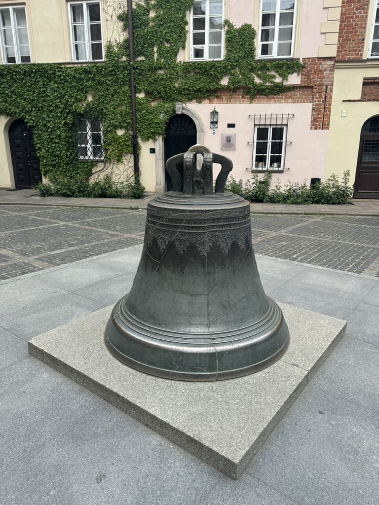 【17:00〜】ワルシャワ旧市街散策(ワルシャワ蜂起記念碑、The Wishing Bell、Dawna Street gateway、Fortyfikacje staromiejskieなど)