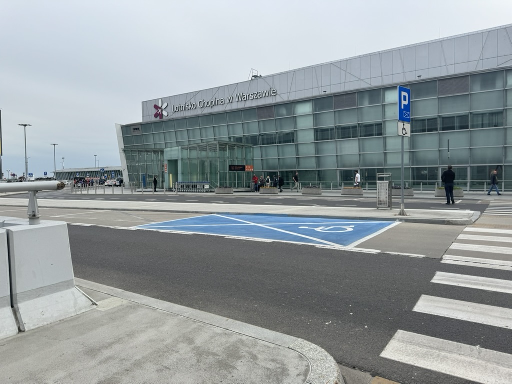 【18:30〜】ワルシャワ・ショパン空港に到着