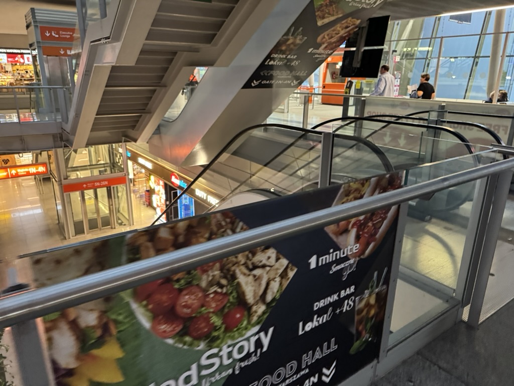 【20:00〜】出国審査を抜けてシェンゲン圏外エリアへ