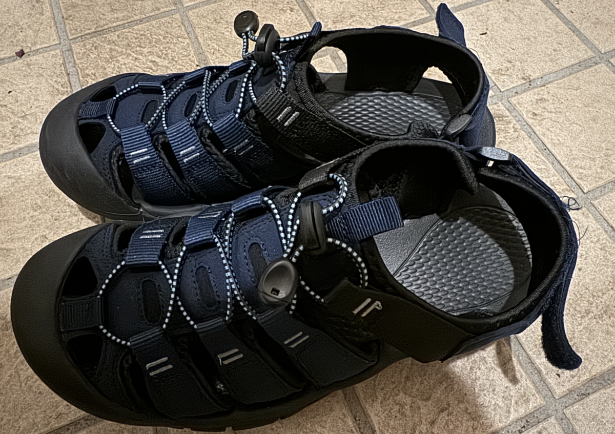 【ミニマリストが選ぶ海外旅行の持ち物】水陸両用サンダル