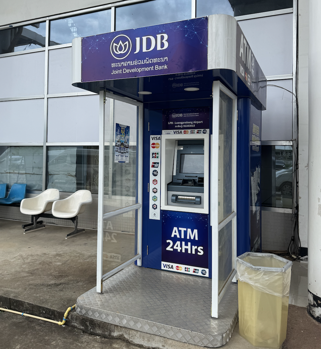 【ラオス旅行に現金は必要？】④どうしても現金が必要な場合はどうすれば良い？現地通貨キープを入手するには？