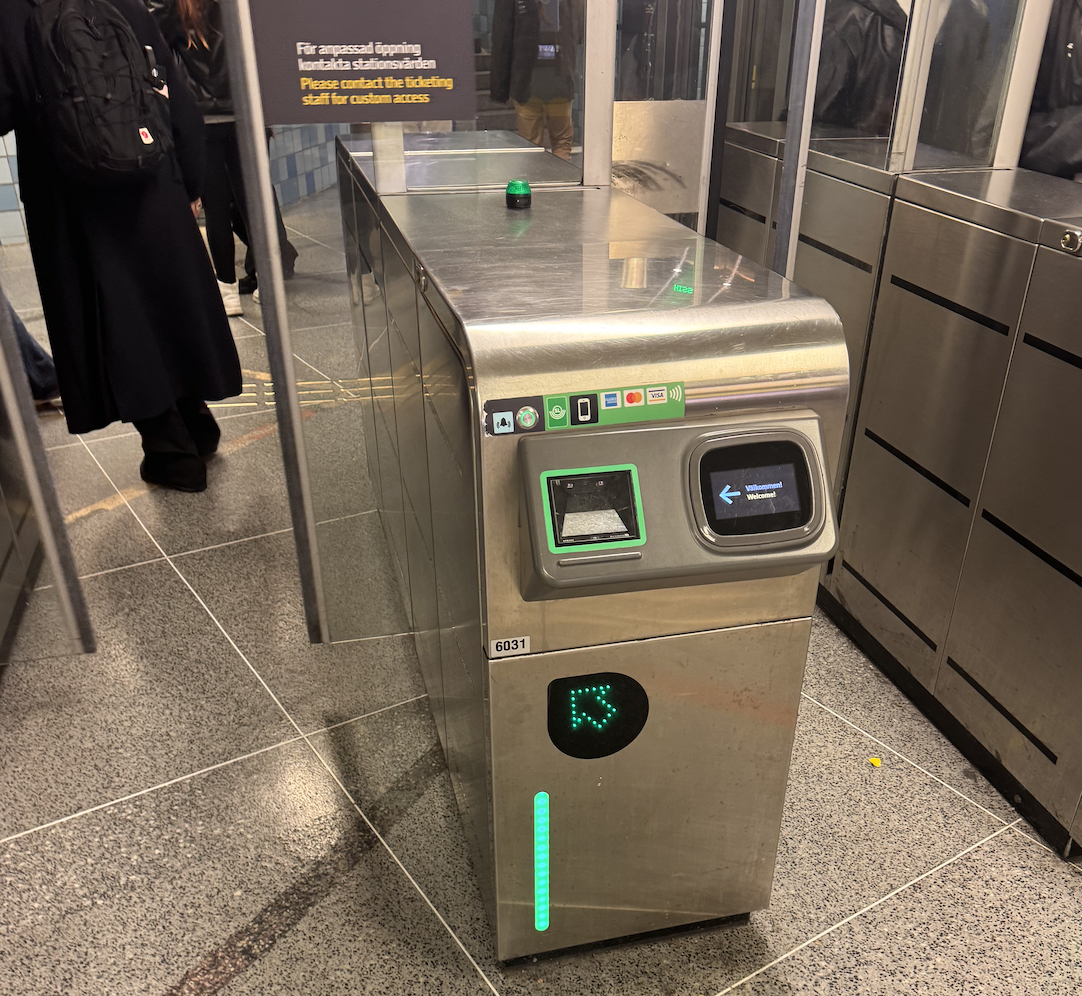 実録】スウェーデンでVISAタッチは使えない？  電車・バス・トラムでクレジットカードのタッチ決済を使い、アーランダ空港からストックホルム市内へ移動したキャッシュレス決済体験談紹介 -  ミニマリスト品川太郎の海外旅行記 〜毎月海外に行く会社員の体験談ブログ〜