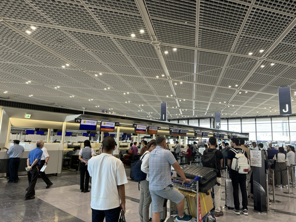 ホーム画面 4機ロイヤルブルネイ航空とウズベキスタン航空とケニヤ航空