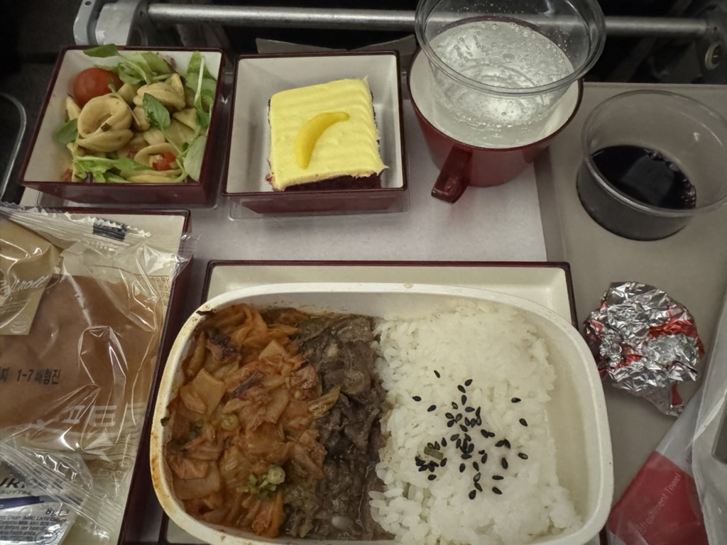 11.機内のドリンクは一度に2杯もらえる