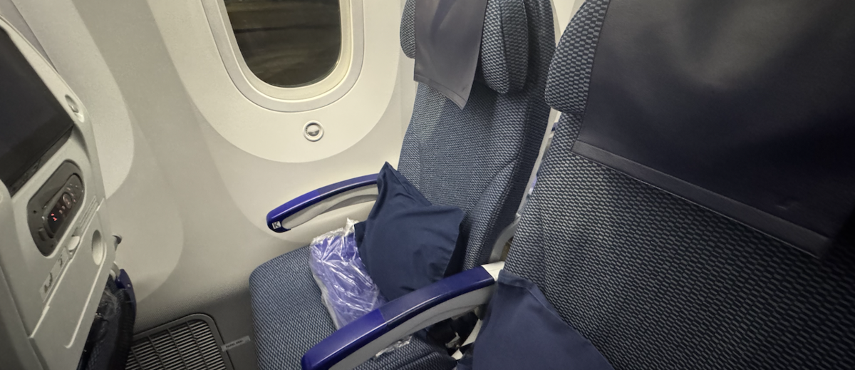 【保存版】国際線機内の裏技15選！ 意外と知らない？海外旅行で使えるエコノミークラスフライト機内テクニック実体験紹介