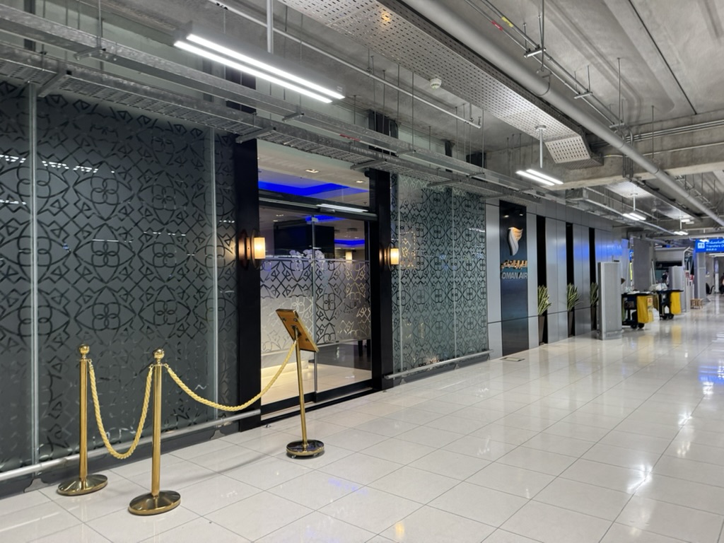 【スワンナプーム空港プライオリティパス体験談】④Oman Air First & Business Class Loungeは快適？シャワーや食事・ドリンクは？