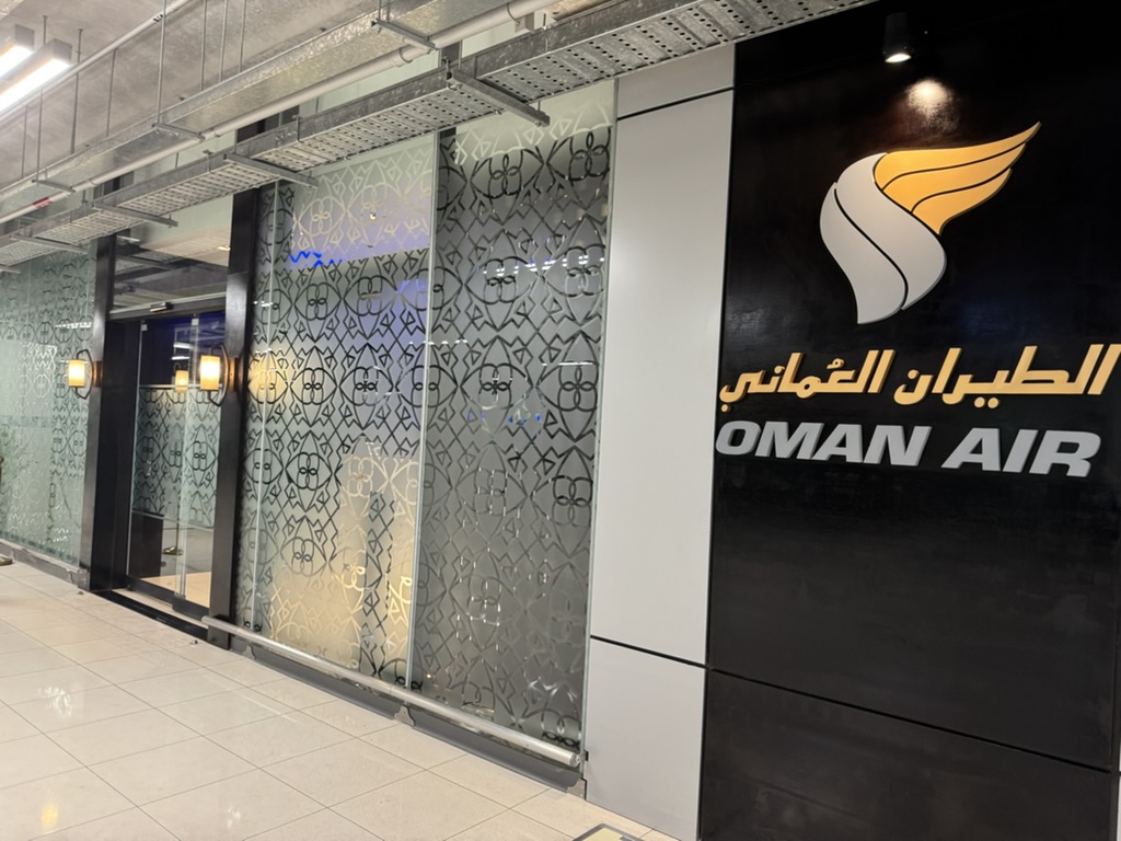 【スワンナプーム空港プライオリティパス体験談】④Oman Air First & Business Class Loungeは快適？シャワーや食事・ドリンクは？