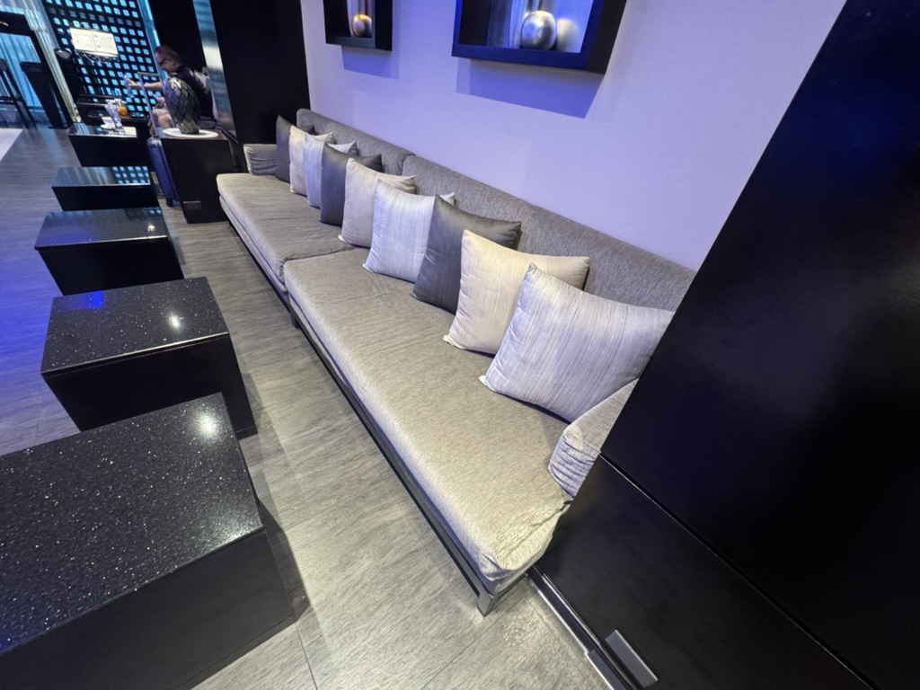 【スワンナプーム空港プライオリティパス体験談】④Oman Air First & Business Class Loungeは快適？シャワーや食事・ドリンクは？