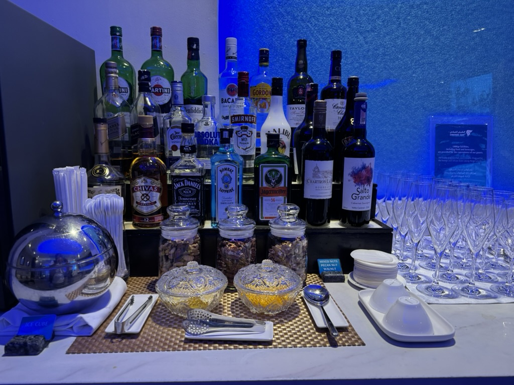 【スワンナプーム空港プライオリティパス体験談】④Oman Air First & Business Class Loungeは快適？シャワーや食事・ドリンクは？
