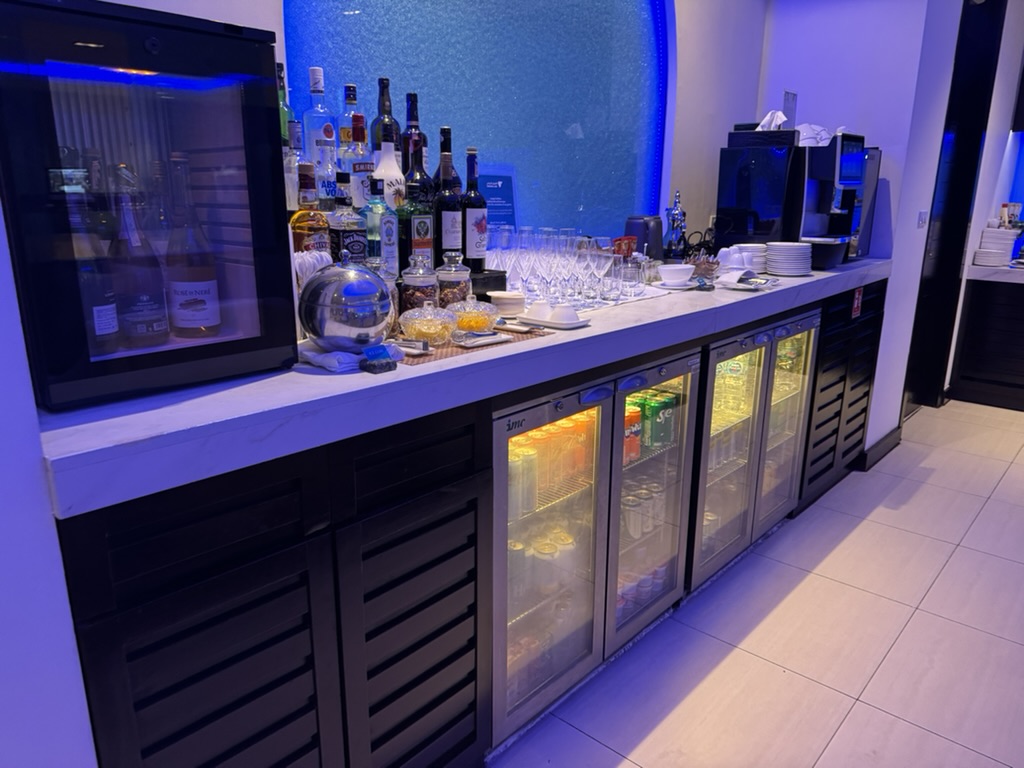 【スワンナプーム空港プライオリティパス体験談】④Oman Air First & Business Class Loungeは快適？シャワーや食事・ドリンクは？