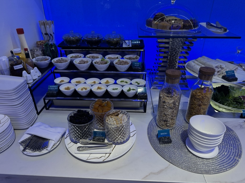 【スワンナプーム空港プライオリティパス体験談】④Oman Air First & Business Class Loungeは快適？シャワーや食事・ドリンクは？