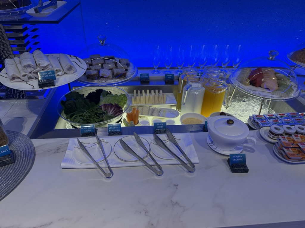 【スワンナプーム空港プライオリティパス体験談】④Oman Air First & Business Class Loungeは快適？シャワーや食事・ドリンクは？