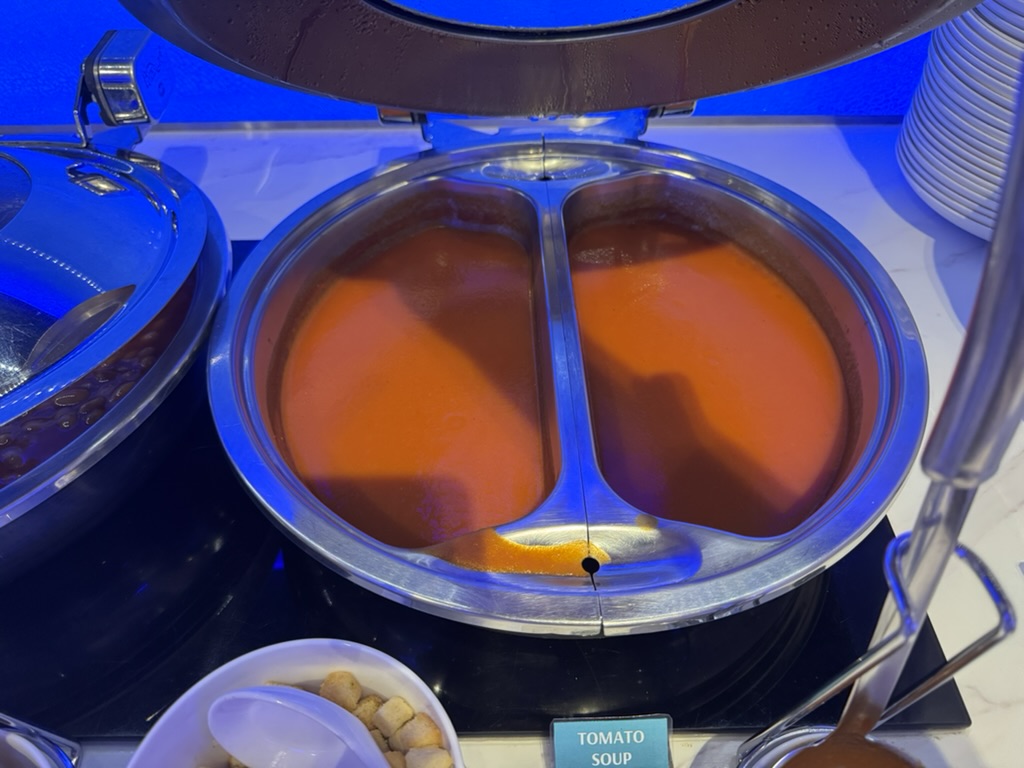 【スワンナプーム空港プライオリティパス体験談】④Oman Air First & Business Class Loungeは快適？シャワーや食事・ドリンクは？