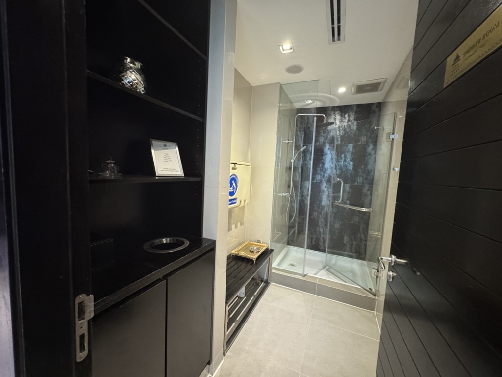 【スワンナプーム空港プライオリティパス体験談】④Oman Air First & Business Class Loungeは快適？シャワーや食事・ドリンクは？
