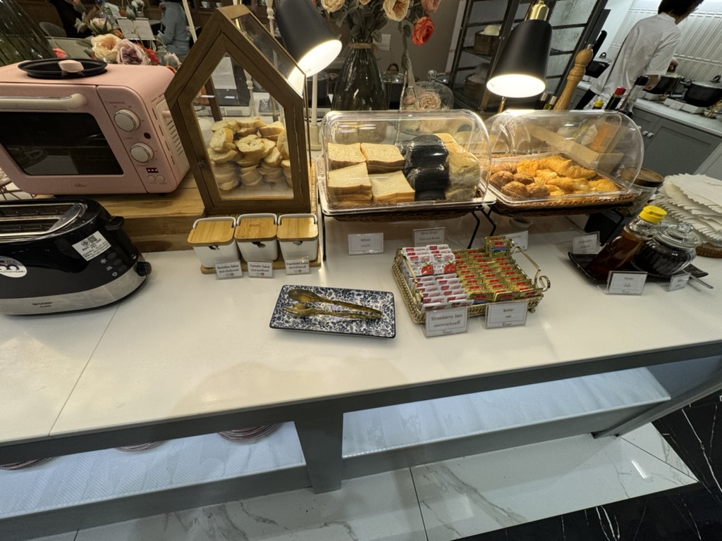 【スワンナプーム空港プライオリティパス体験談】⑥The Coral Finest Business Class Loungeは快適？シャワーや食事・ドリンクは？