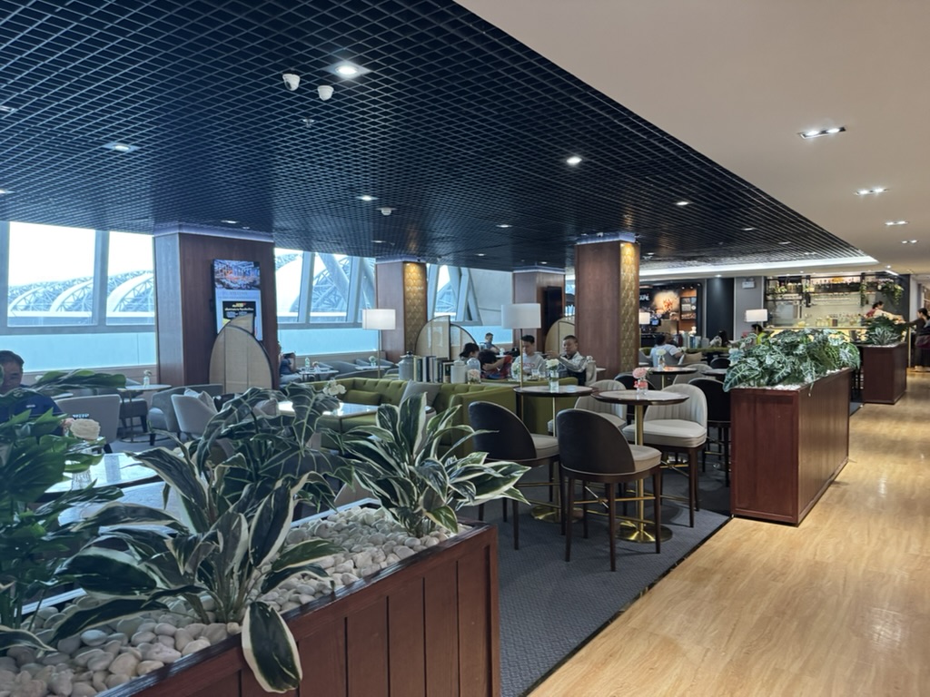 【スワンナプーム空港プライオリティパス体験談】⑥The Coral Finest Business Class Loungeは快適？シャワーや食事・ドリンクは？
