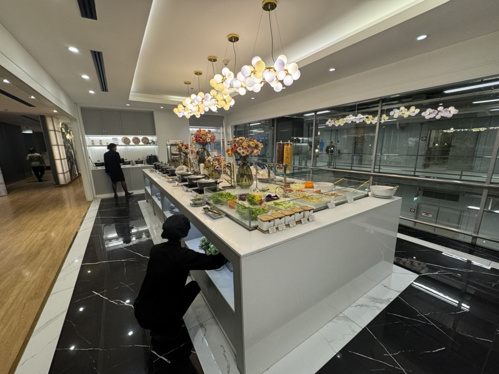 【スワンナプーム空港プライオリティパス体験談】⑥The Coral Finest Business Class Loungeは快適？シャワーや食事・ドリンクは？