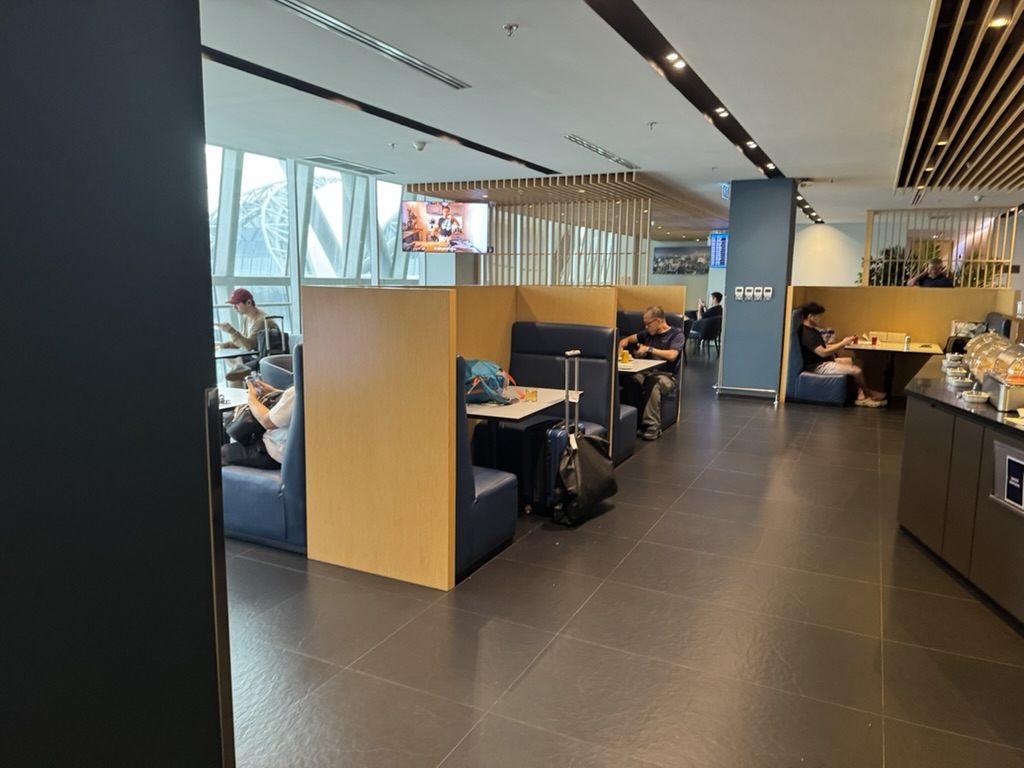 【スワンナプーム空港プライオリティパス体験談】⑦Air France - KLM SkyLoungeは快適？シャワーや食事・ドリンクは？
