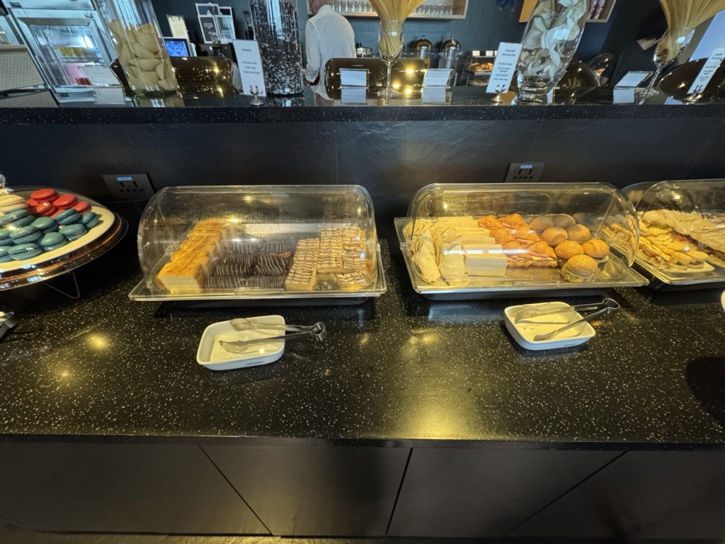 【スワンナプーム空港プライオリティパス体験談】⑦Air France - KLM SkyLoungeは快適？シャワーや食事・ドリンクは？