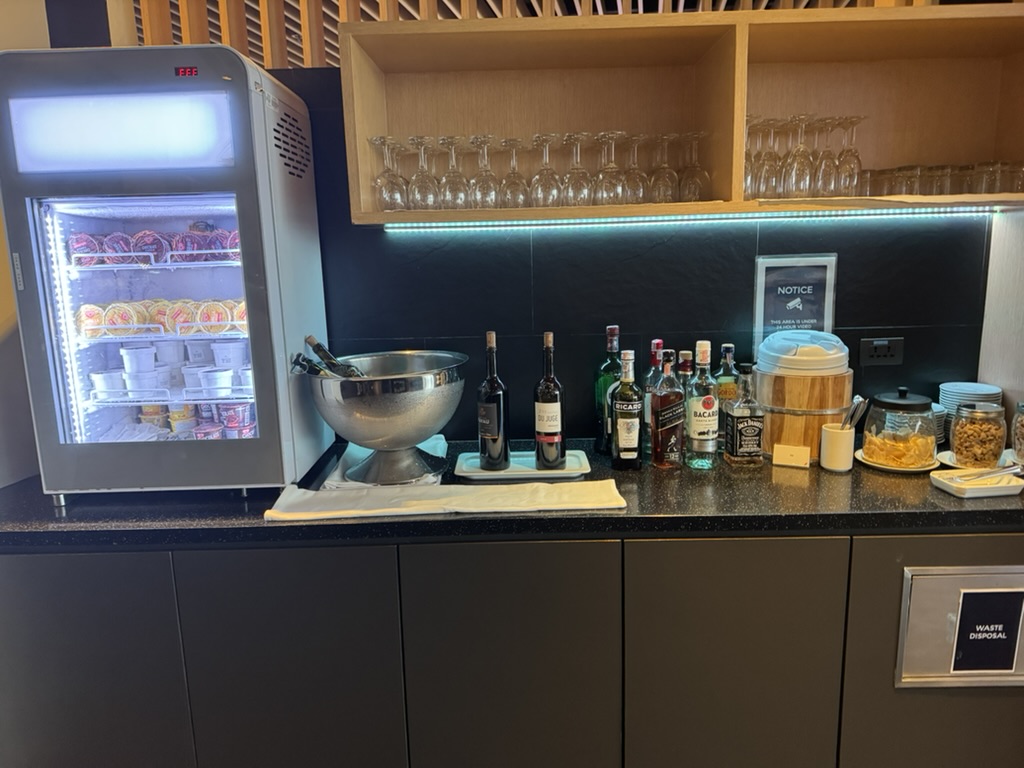 【スワンナプーム空港プライオリティパス体験談】⑦Air France - KLM SkyLoungeは快適？シャワーや食事・ドリンクは？