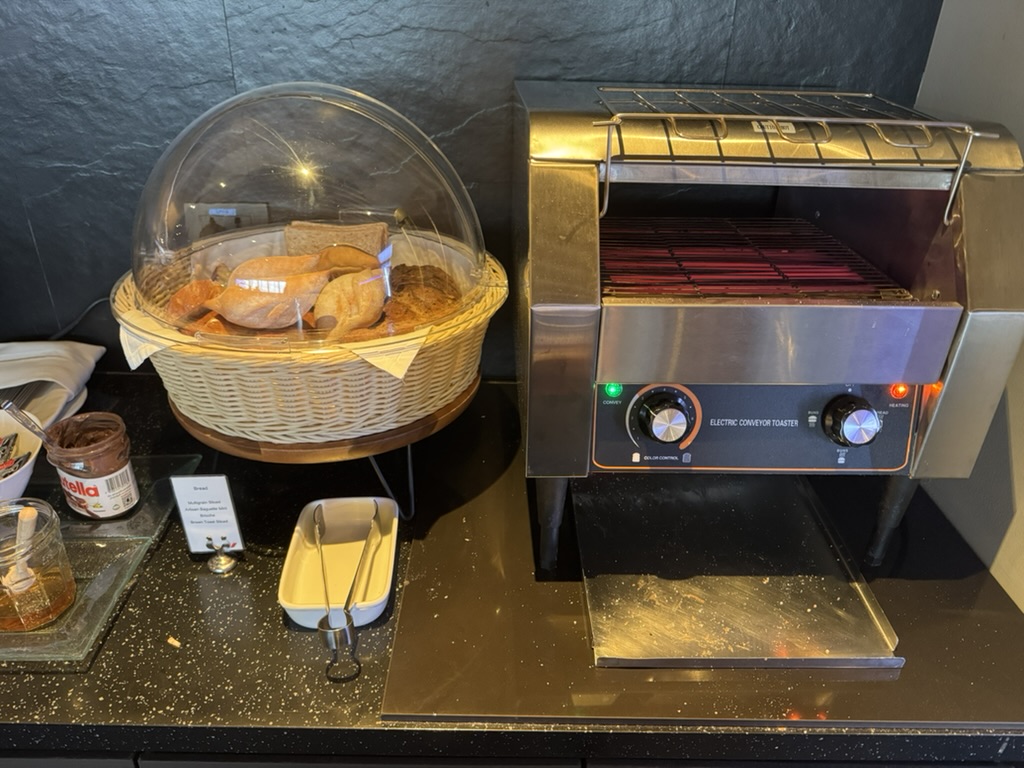 【スワンナプーム空港プライオリティパス体験談】⑦Air France - KLM SkyLoungeは快適？シャワーや食事・ドリンクは？