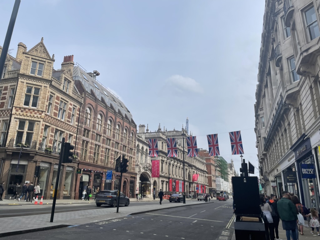 実録】イギリス旅行に必要な持ち物・アプリは？初めてのロンドン・オックスフォード・エディンバラ・グリニッジ・ハリポタスタジオ旅行に持参して良かった荷物と便利だったスマホアプリ73選紹介！  - ミニマリスト品川太郎の海外旅行記 〜毎月海外に行く会社員の体験談ブログ〜