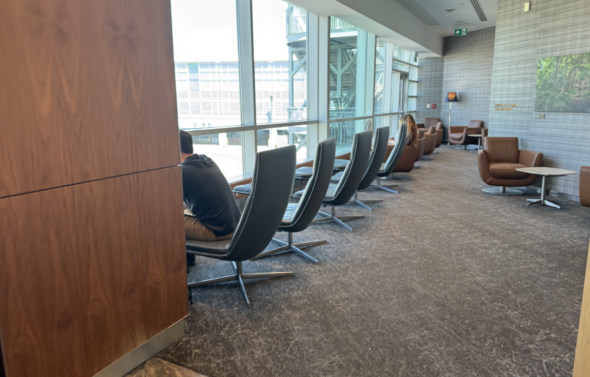 【バンクーバー空港エアカナダラウンジ体験談】④Air Canada Maple Leaf Loungeは快適？シャワーや食事・ドリンクは？