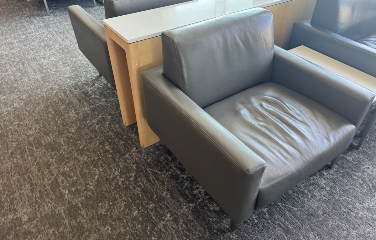 【バンクーバー空港エアカナダラウンジ体験談】④Air Canada Maple Leaf Loungeは快適？シャワーや食事・ドリンクは？