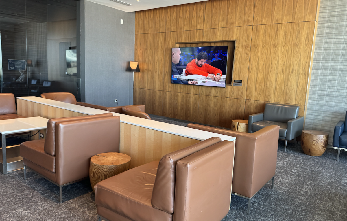 【バンクーバー空港エアカナダラウンジ体験談】④Air Canada Maple Leaf Loungeは快適？シャワーや食事・ドリンクは？