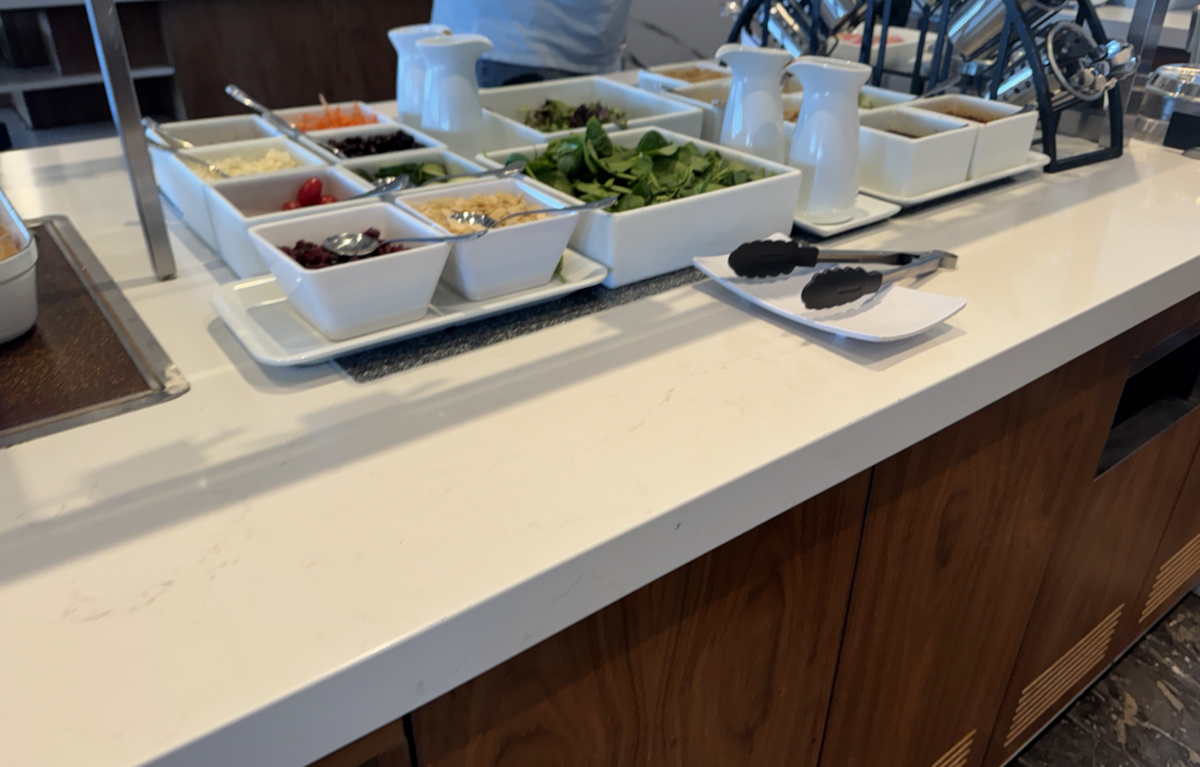 【バンクーバー空港エアカナダラウンジ体験談】④Air Canada Maple Leaf Loungeは快適？シャワーや食事・ドリンクは？