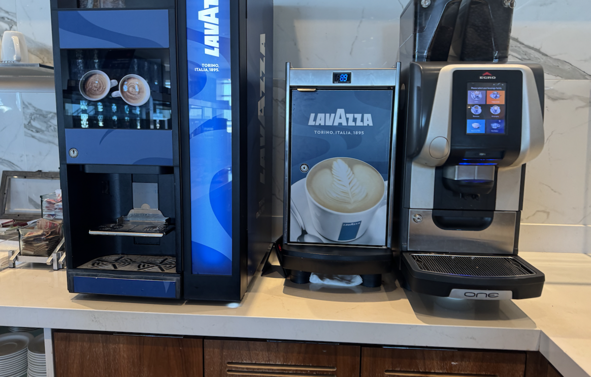 【バンクーバー空港エアカナダラウンジ体験談】④Air Canada Maple Leaf Loungeは快適？シャワーや食事・ドリンクは？