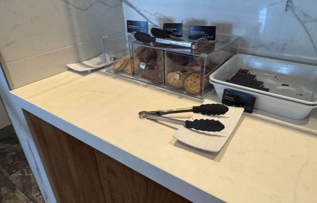 【バンクーバー空港エアカナダラウンジ体験談】④Air Canada Maple Leaf Loungeは快適？シャワーや食事・ドリンクは？
