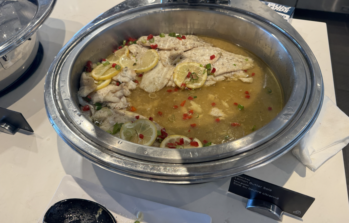 【バンクーバー空港エアカナダラウンジ体験談】④Air Canada Maple Leaf Loungeは快適？シャワーや食事・ドリンクは？
