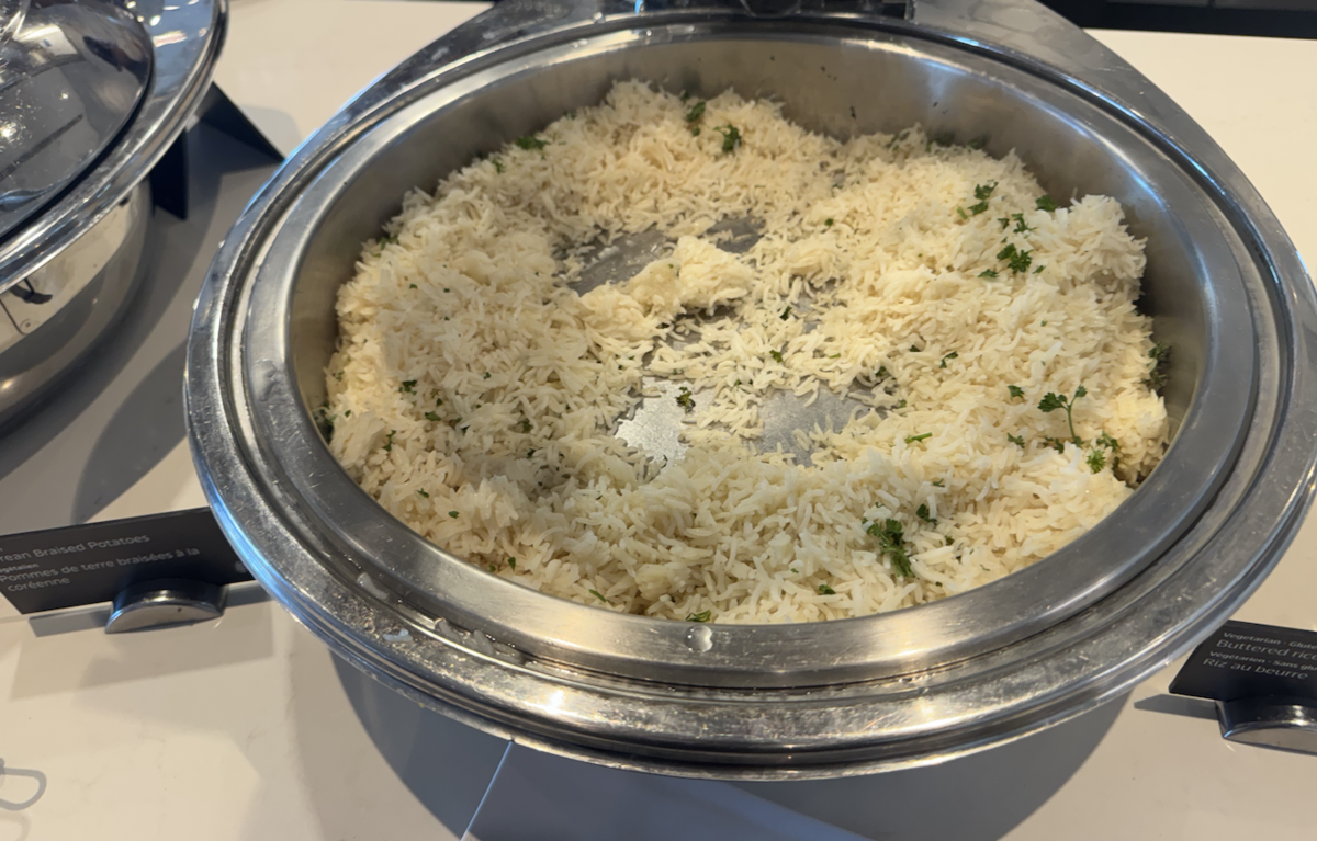 【バンクーバー空港エアカナダラウンジ体験談】④Air Canada Maple Leaf Loungeは快適？シャワーや食事・ドリンクは？