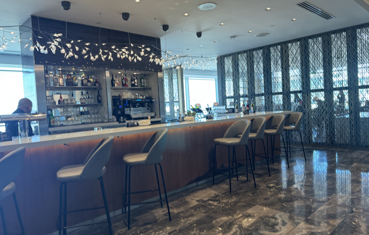 【バンクーバー空港エアカナダラウンジ体験談】④Air Canada Maple Leaf Loungeは快適？シャワーや食事・ドリンクは？