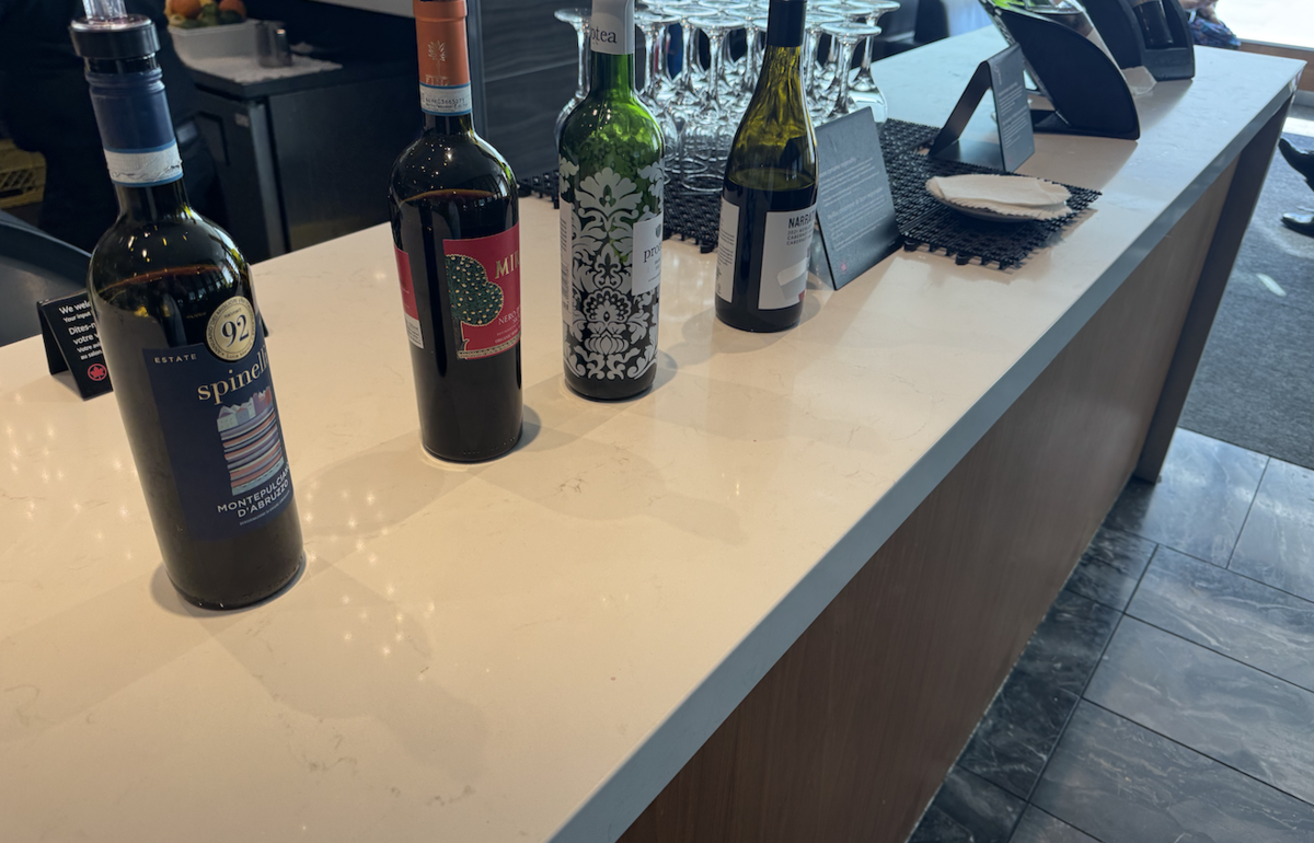 【バンクーバー空港エアカナダラウンジ体験談】④Air Canada Maple Leaf Loungeは快適？シャワーや食事・ドリンクは？