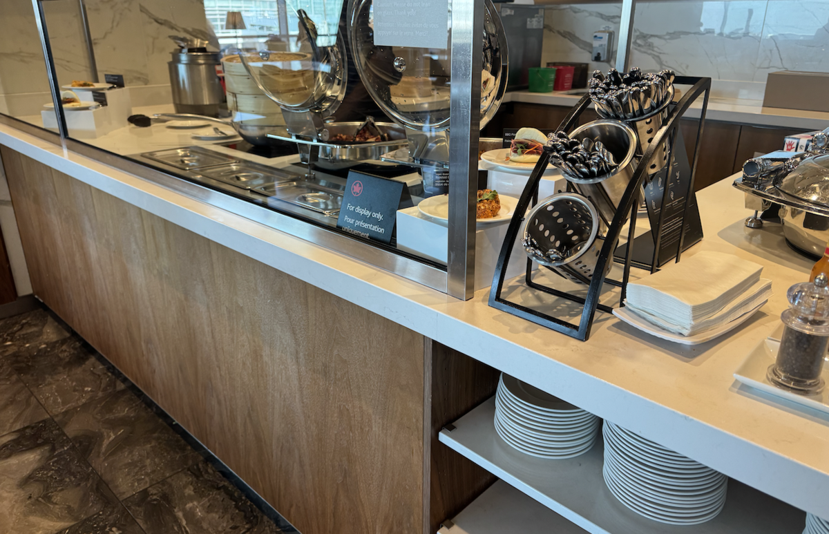 【バンクーバー空港エアカナダラウンジ体験談】④Air Canada Maple Leaf Loungeは快適？シャワーや食事・ドリンクは？