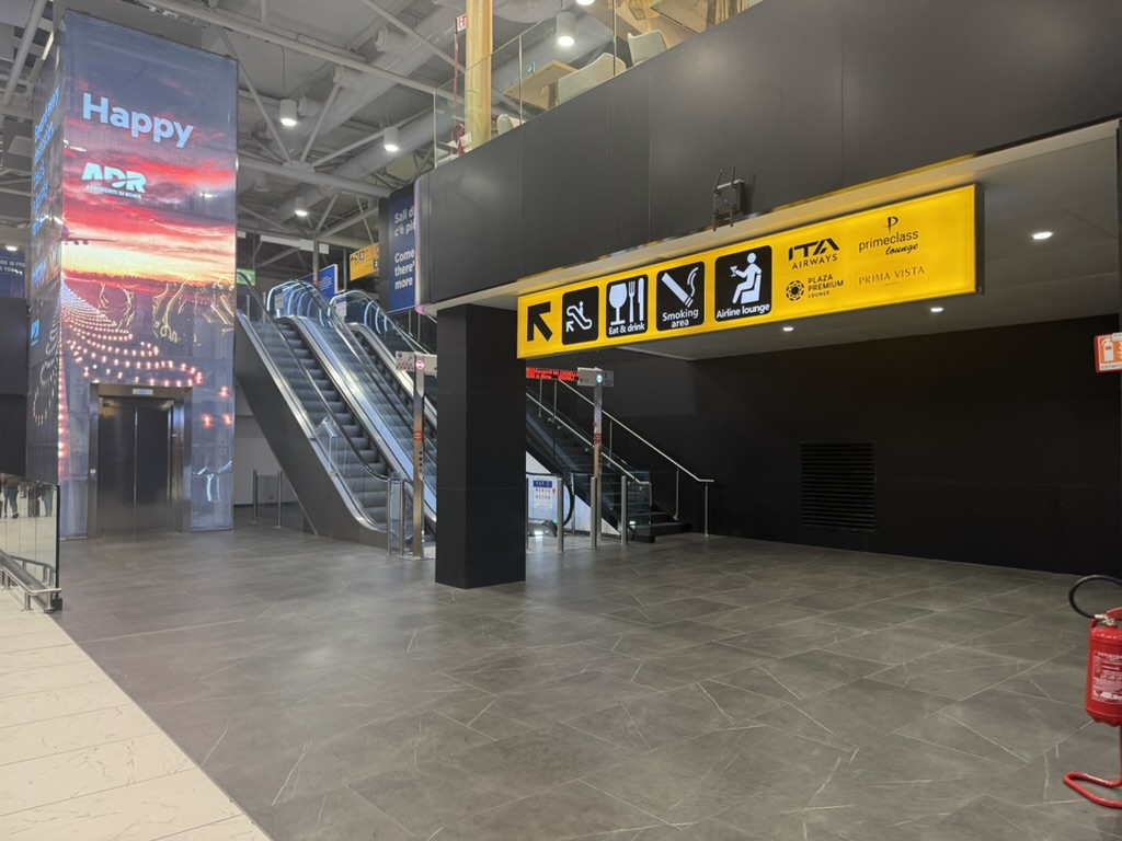 【フィウミチーノ空港T1プライオリティパス体験談】④Plaza Premium Loungeは快適？シャワーや食事・ドリンクは？