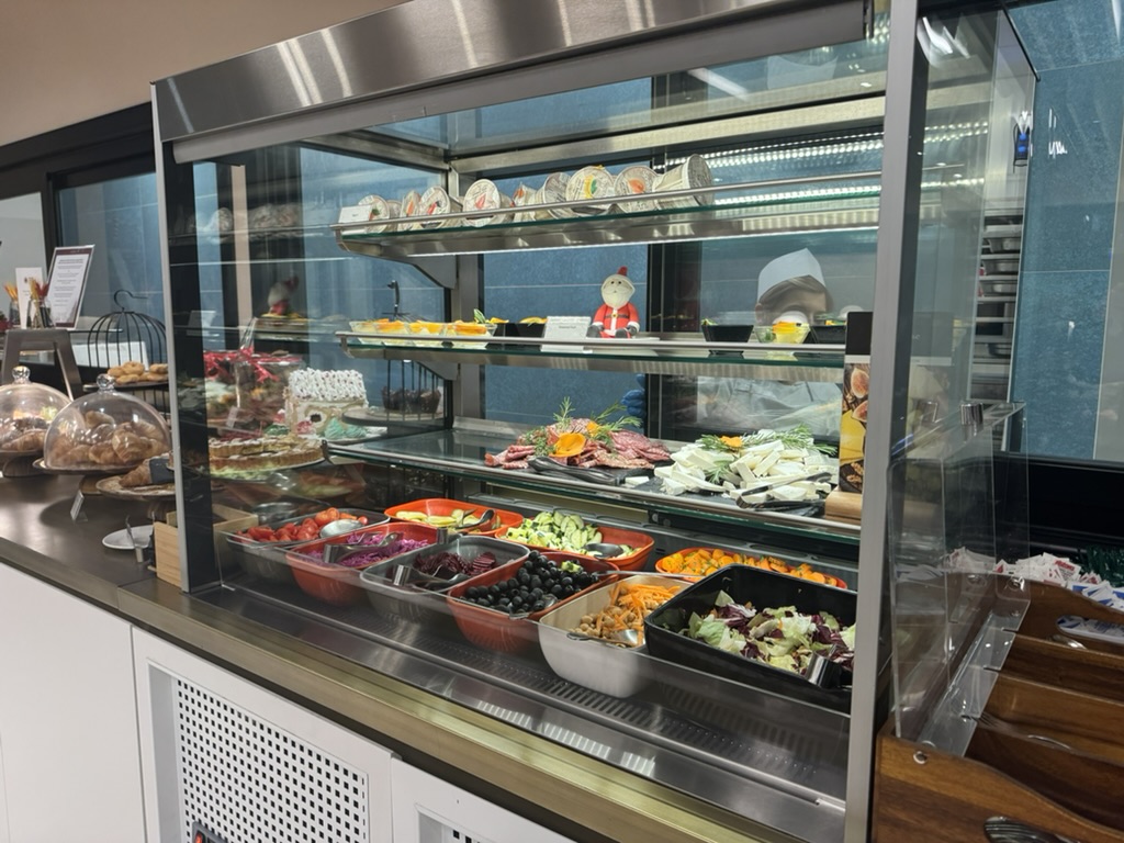 【フィウミチーノ空港T1プライオリティパス体験談】④Plaza Premium Loungeは快適？シャワーや食事・ドリンクは？
