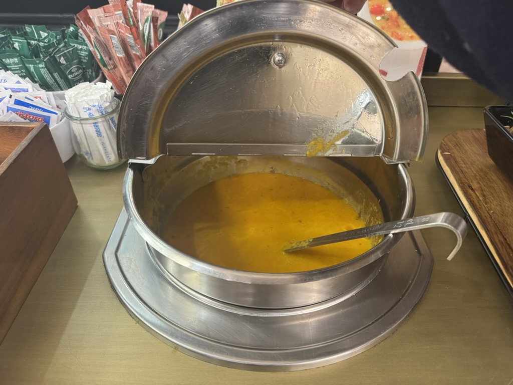 【フィウミチーノ空港T1プライオリティパス体験談】④Plaza Premium Loungeは快適？シャワーや食事・ドリンクは？